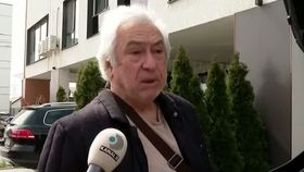 VIDEO Cartier de vile, terorizat de un hoț. Bărbatul a furat 5.000 de euro din mai multe vile